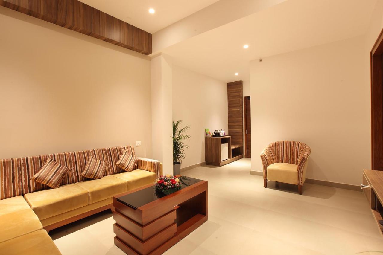 Muvattupuzha Hotel Maria Park מראה חיצוני תמונה